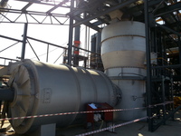 Fluid bed drying uses a heated gas to lift and maintain the feed in a fluidized state.